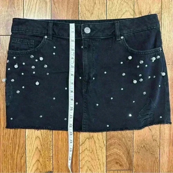 H&M Divided Distressed Pearl Silver Beaded Black Denim Skirt Size 10 - Picture 7 of 7